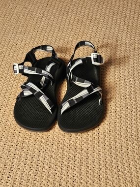 Chaco Women's Z/Cloud sandals featuring a black and white strap pattern Size 9